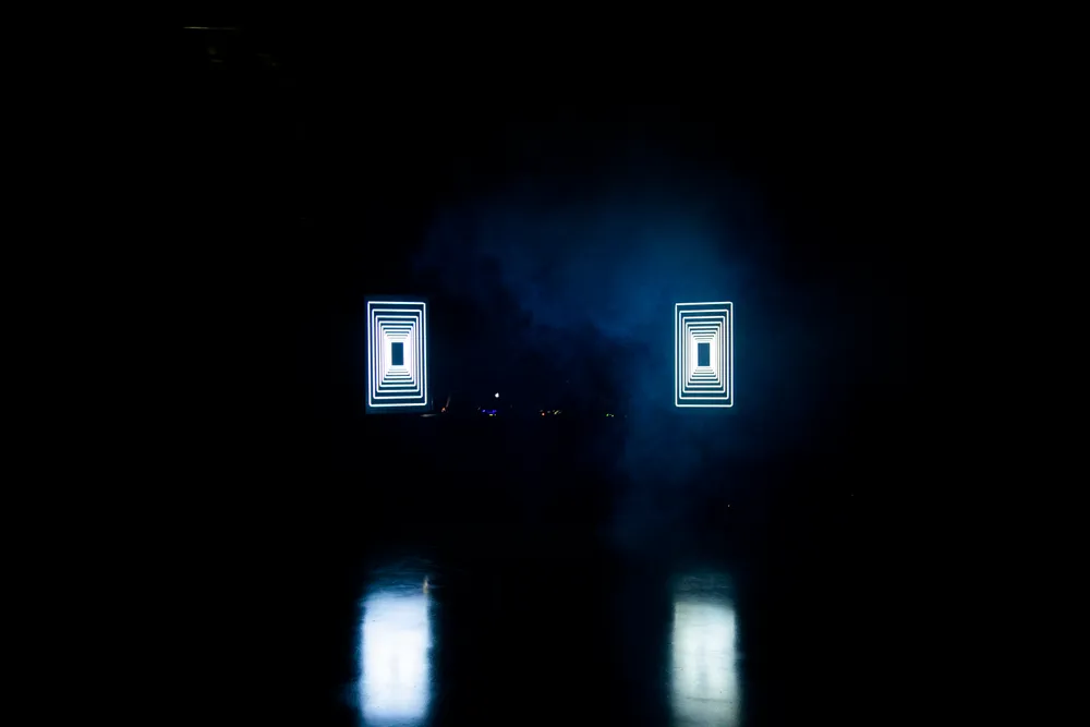 Decomposed (Live) — Image 18