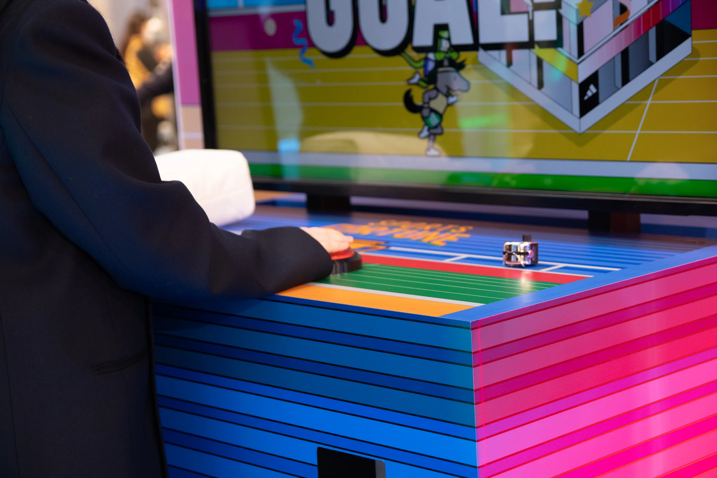 A participant presses buttons below the GOAL screen.