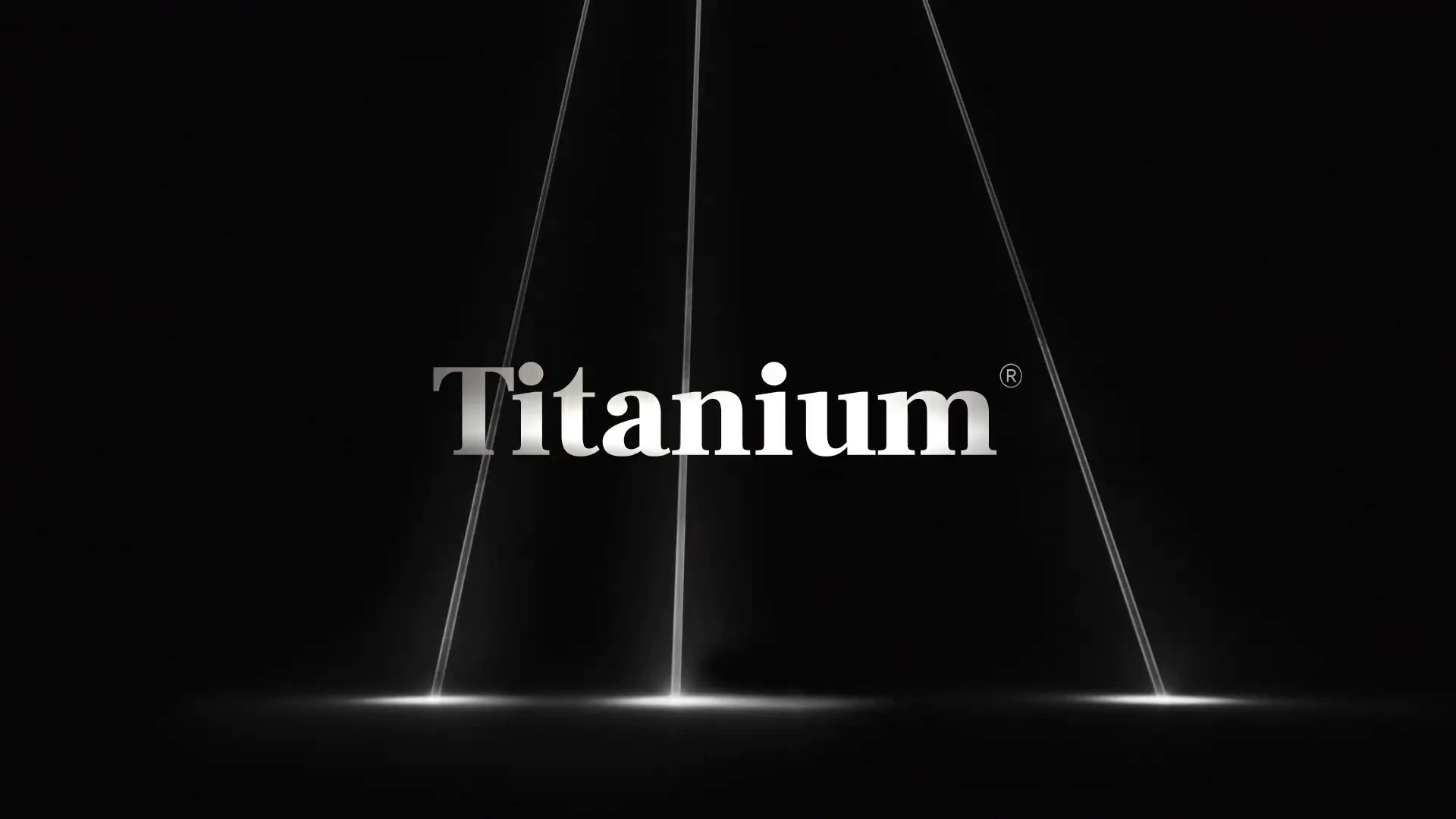Titaniumの下に落ちる三筋のレーザー