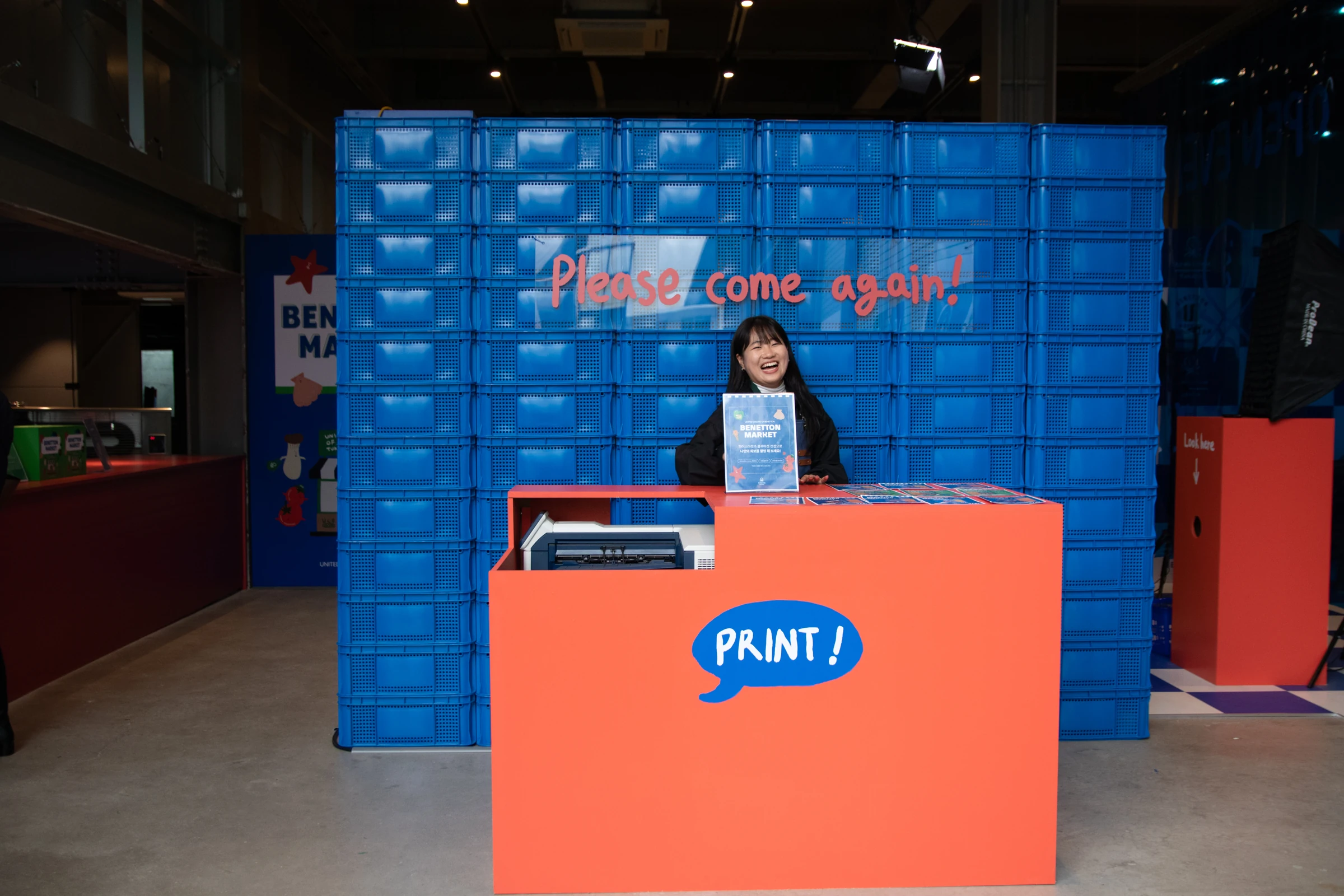 撮影ブース横のPRINTデスク