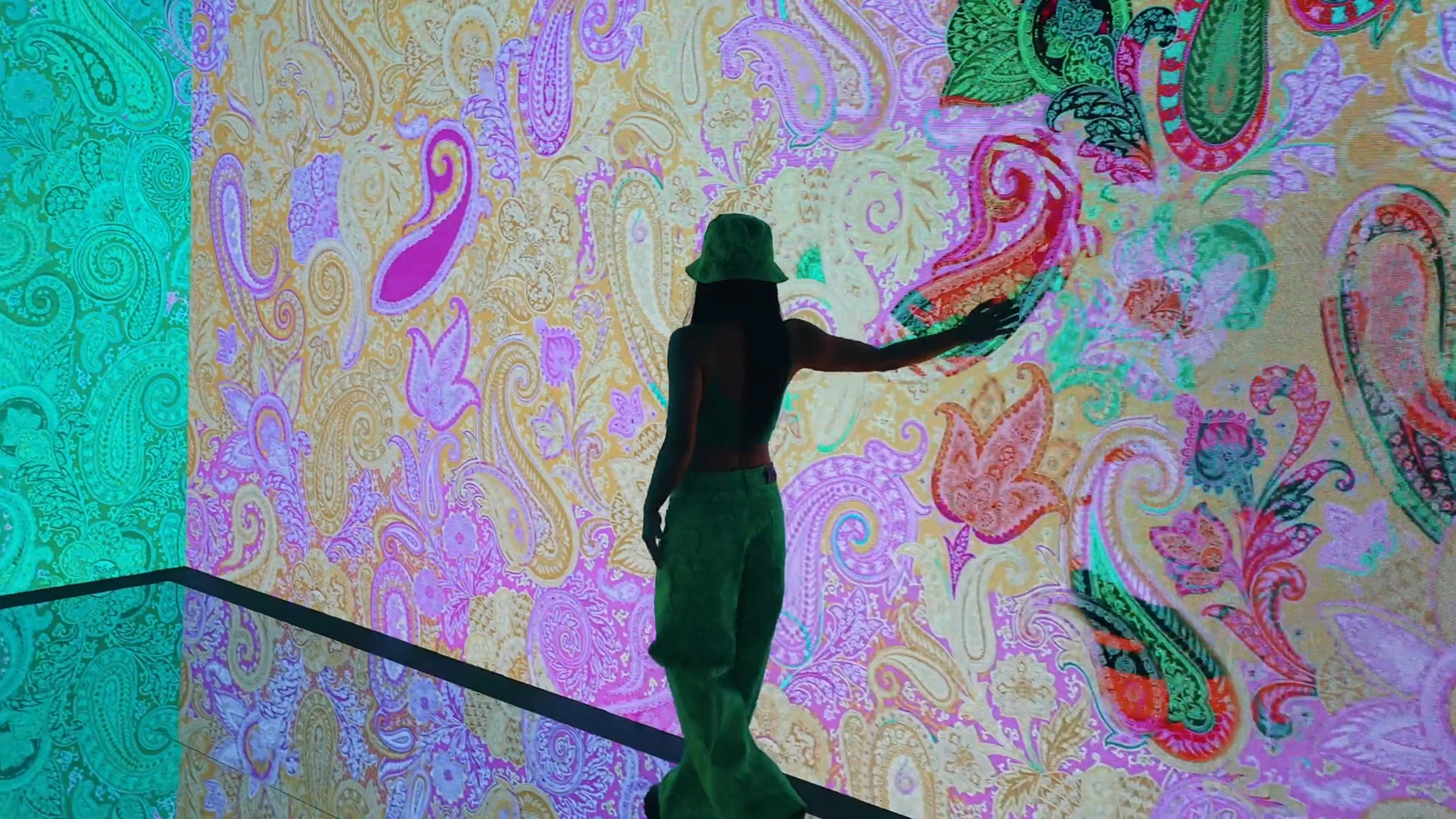 Paisley unfolding before the visitor