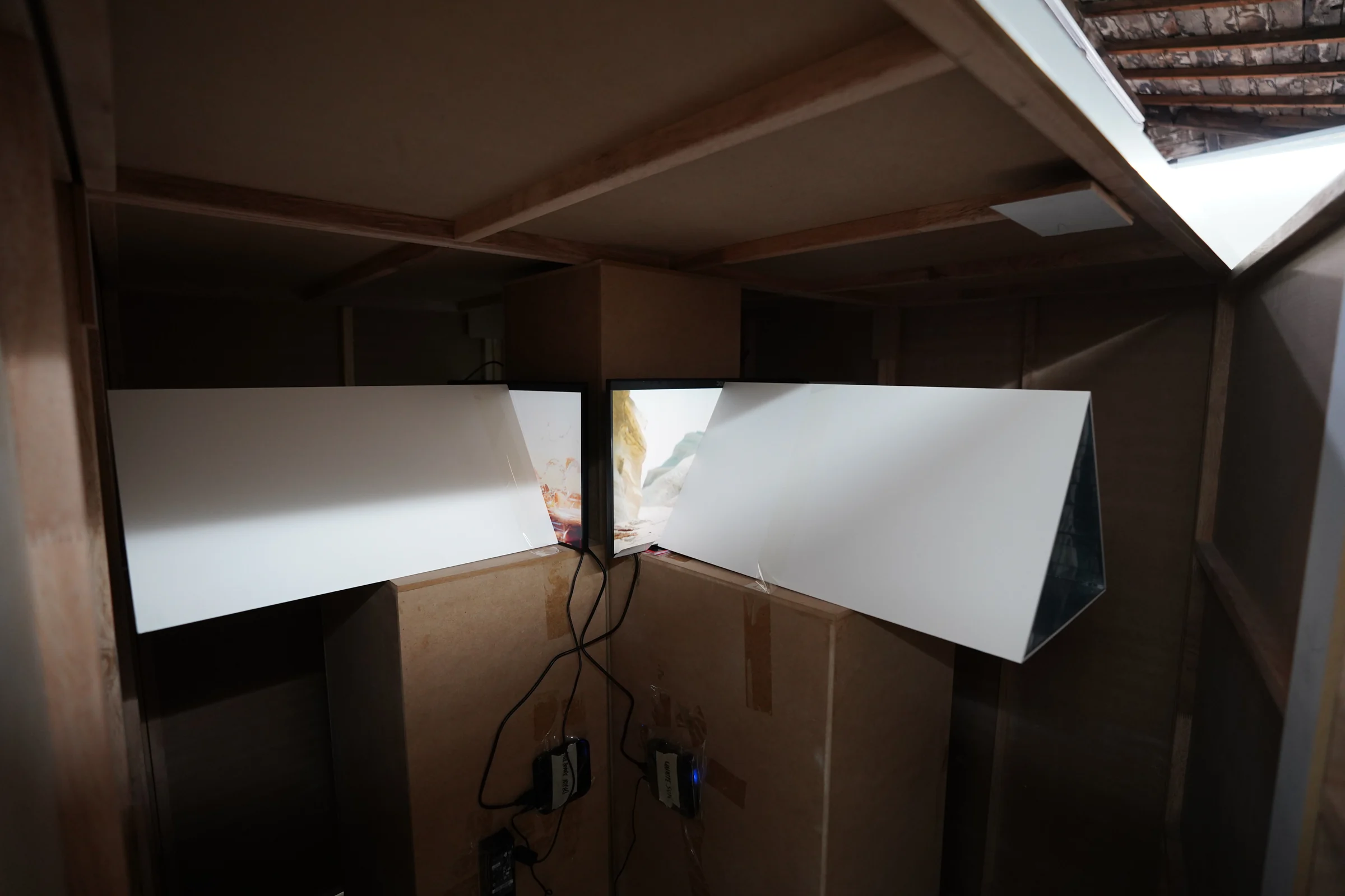Triangular mirror tunnels, screens and wiring inside the cube