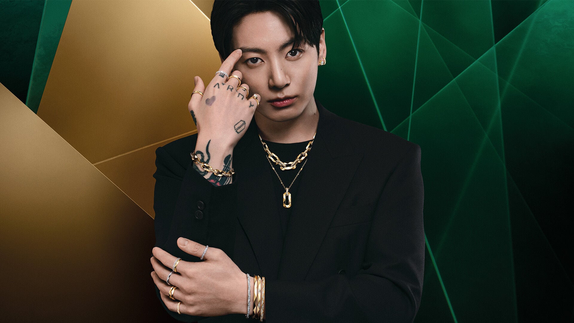 GRAFF 공식 캠페인 스틸 1 — 정국과 초록색 레이저 배경