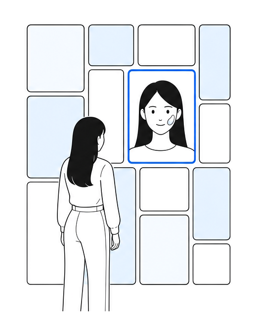 여러 사진이 걸린 LED 월에서 자신의 사진을 바라보는 방문객