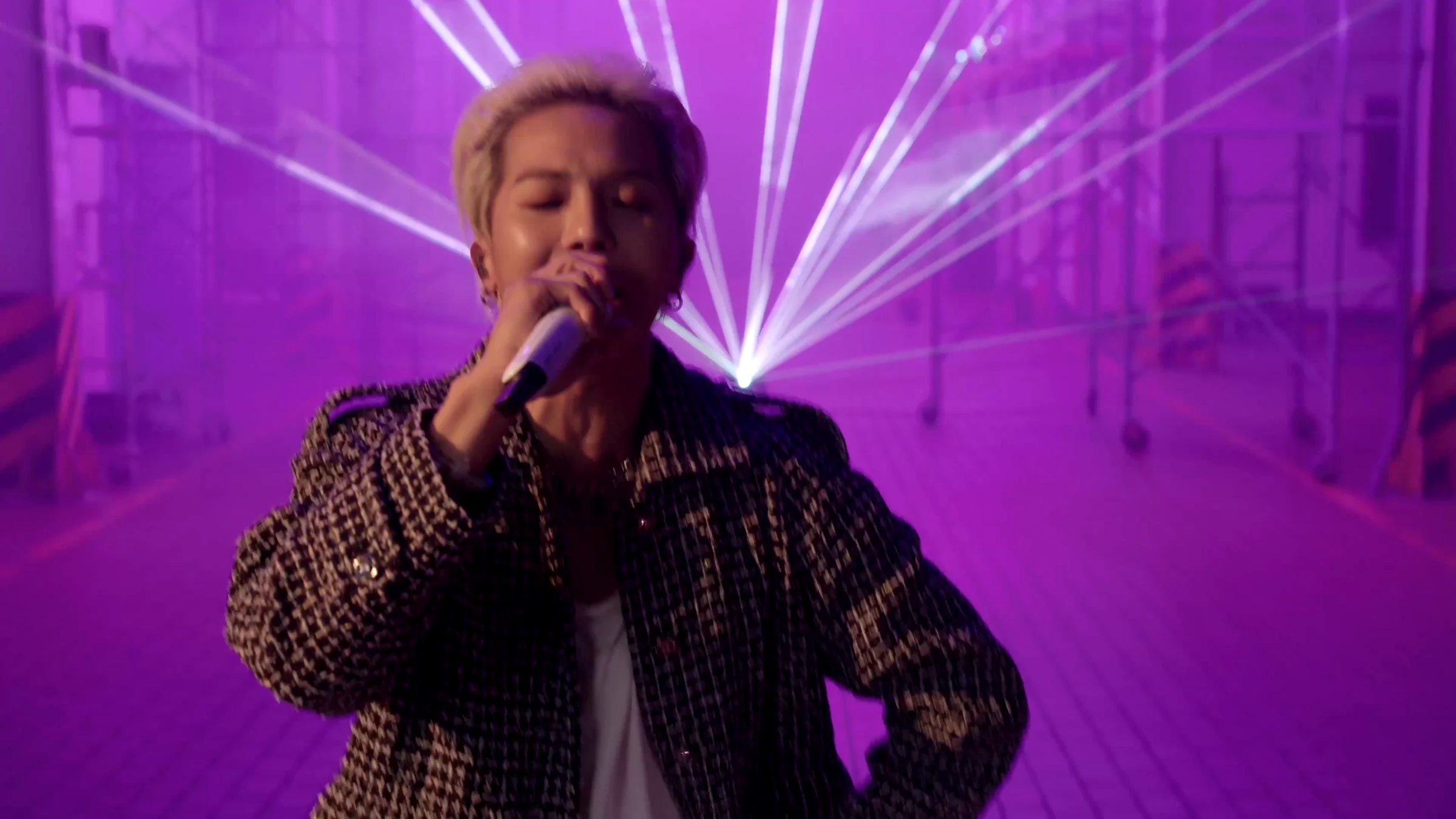 Violet fan-shaped beams spreading behind MINO
