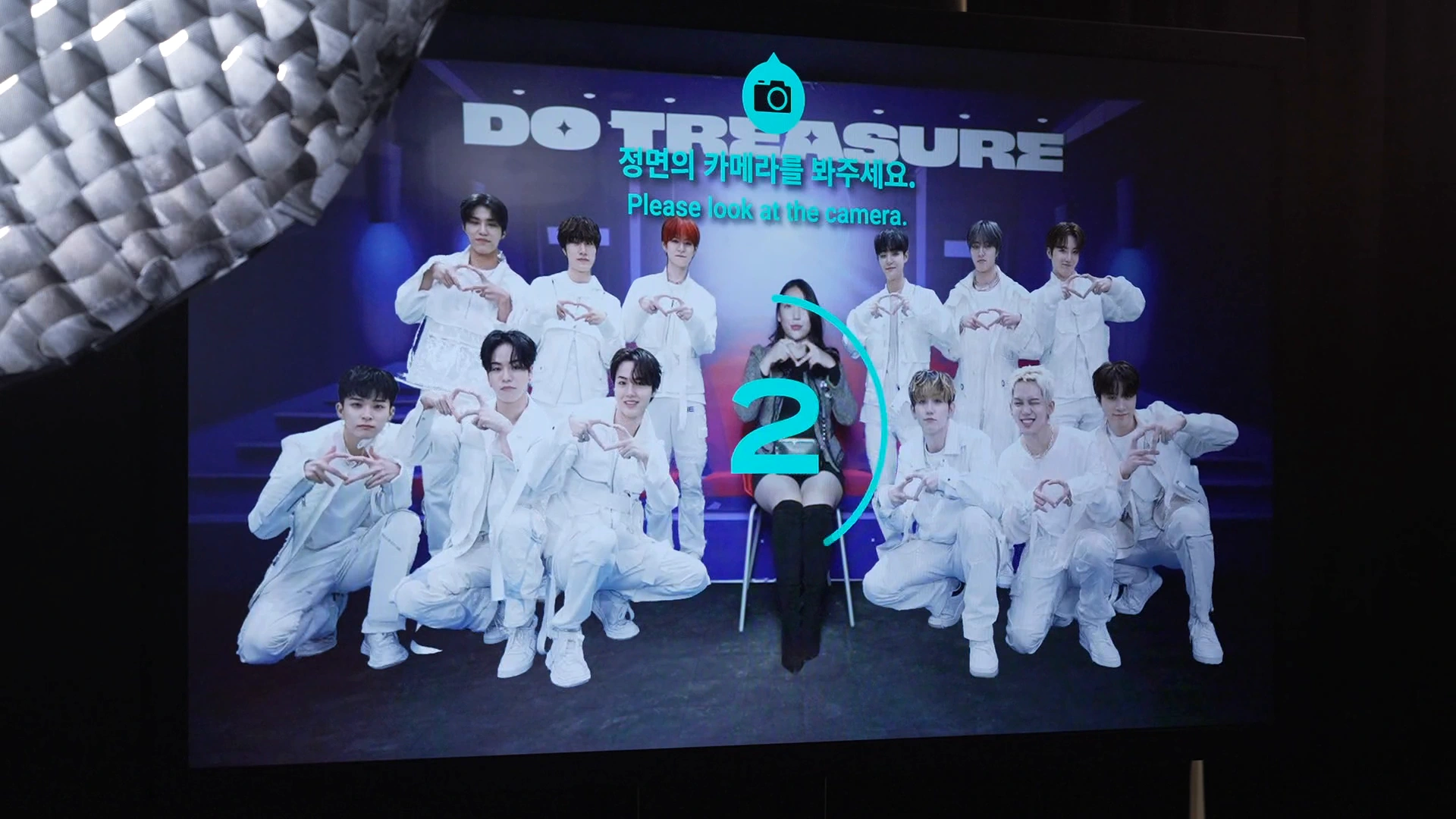 A photo countdown with the members