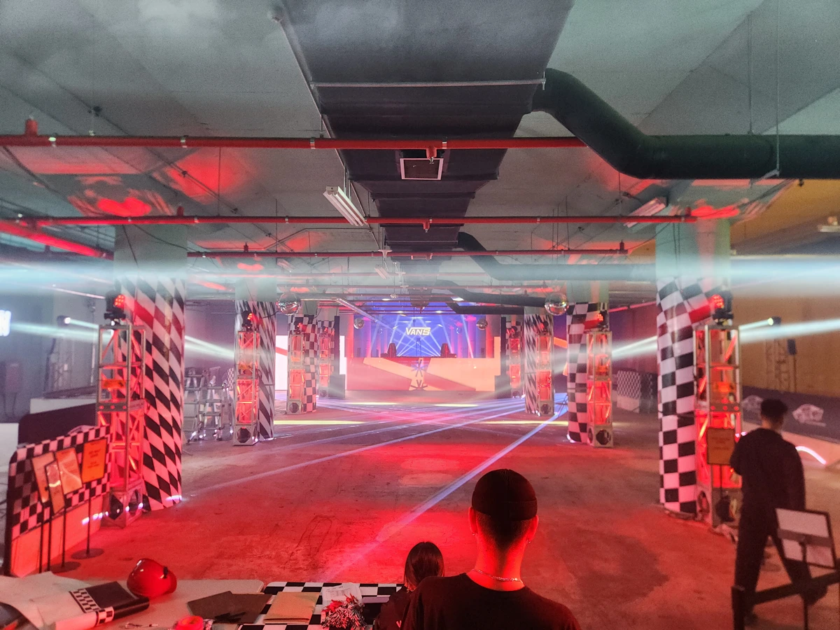 Stage and lighting among checkerboard columns